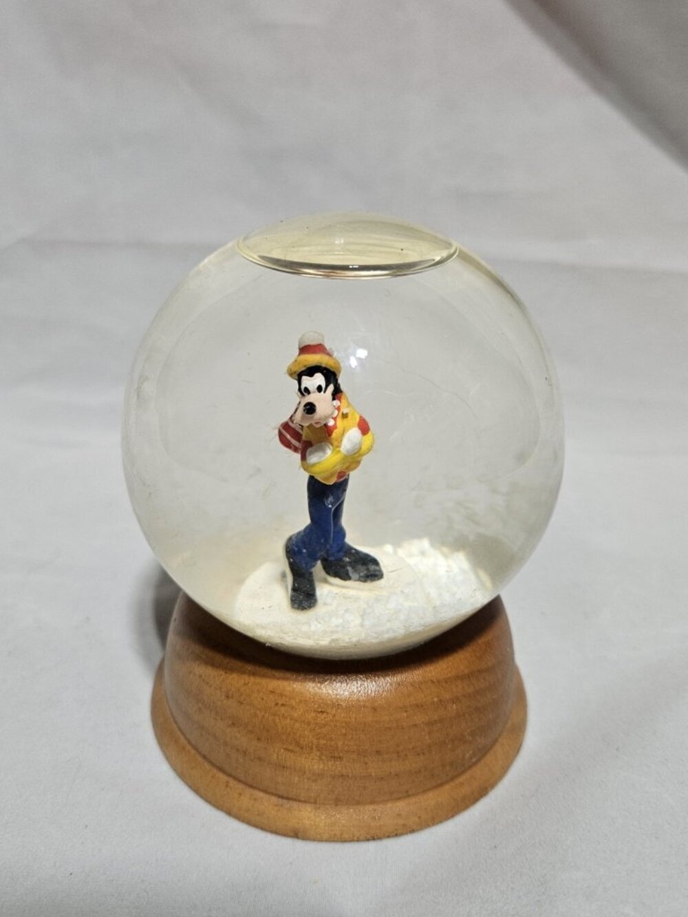 Vintage 1980s Disney Goofy Crystal Snow Globe Wood Base Limited Edition NE